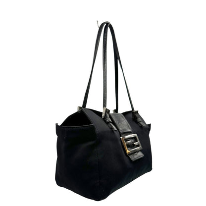 lato  Borsa Fendi in tessuto nero con finiture in pelle tono su tono e parti metalliche argentate; munita di doppi manici, indossabile a spalla, di lusso, originale, ottime condizioni, usata. 