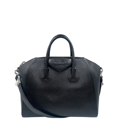 Front di una borsa Givenchy Antigona in pelle nera dalla metalleria argentata, usata, originale, second hand, in ottime condizioni.