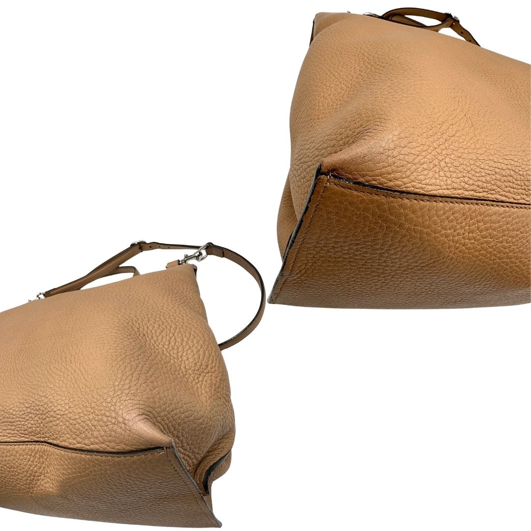 angoli Morbida Gucci pelle beige con dettaglio bamboo sulla chiusura, di lusso, originale, ottime condizioni, usata. 
