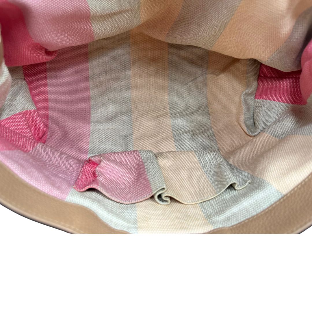 interno Morbida Gucci pelle beige con dettaglio bamboo sulla chiusura, di lusso, originale, ottime condizioni, usata. 