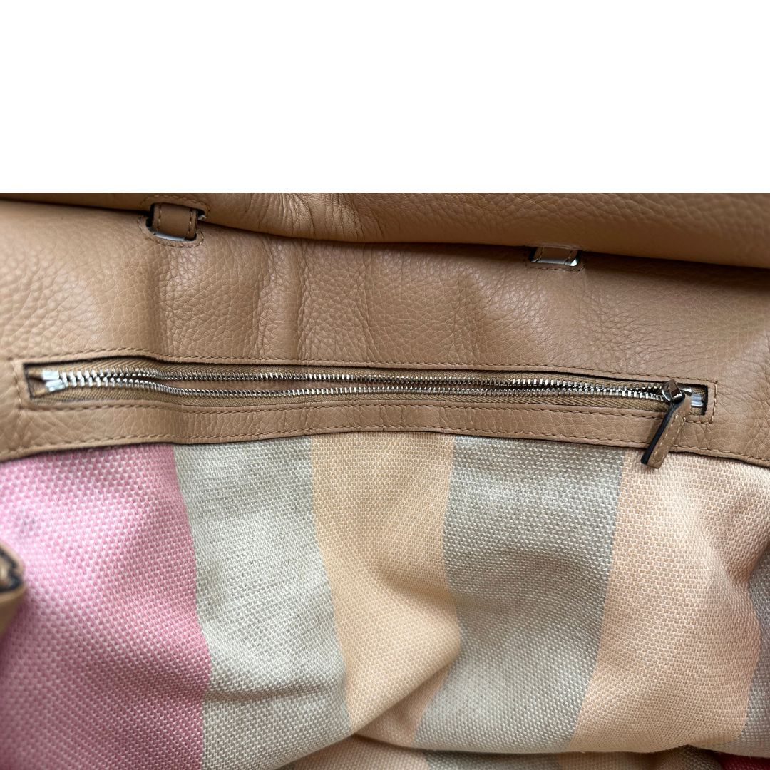 interno Morbida Gucci pelle beige con dettaglio bamboo sulla chiusura, di lusso, originale, ottime condizioni, usata. 