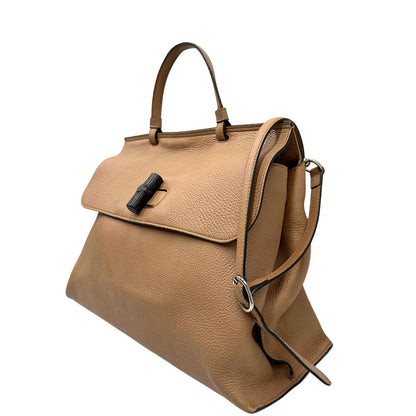 lato Morbida Gucci pelle beige con dettaglio bamboo sulla chiusura, di lusso, originale, ottime condizioni, usata. 