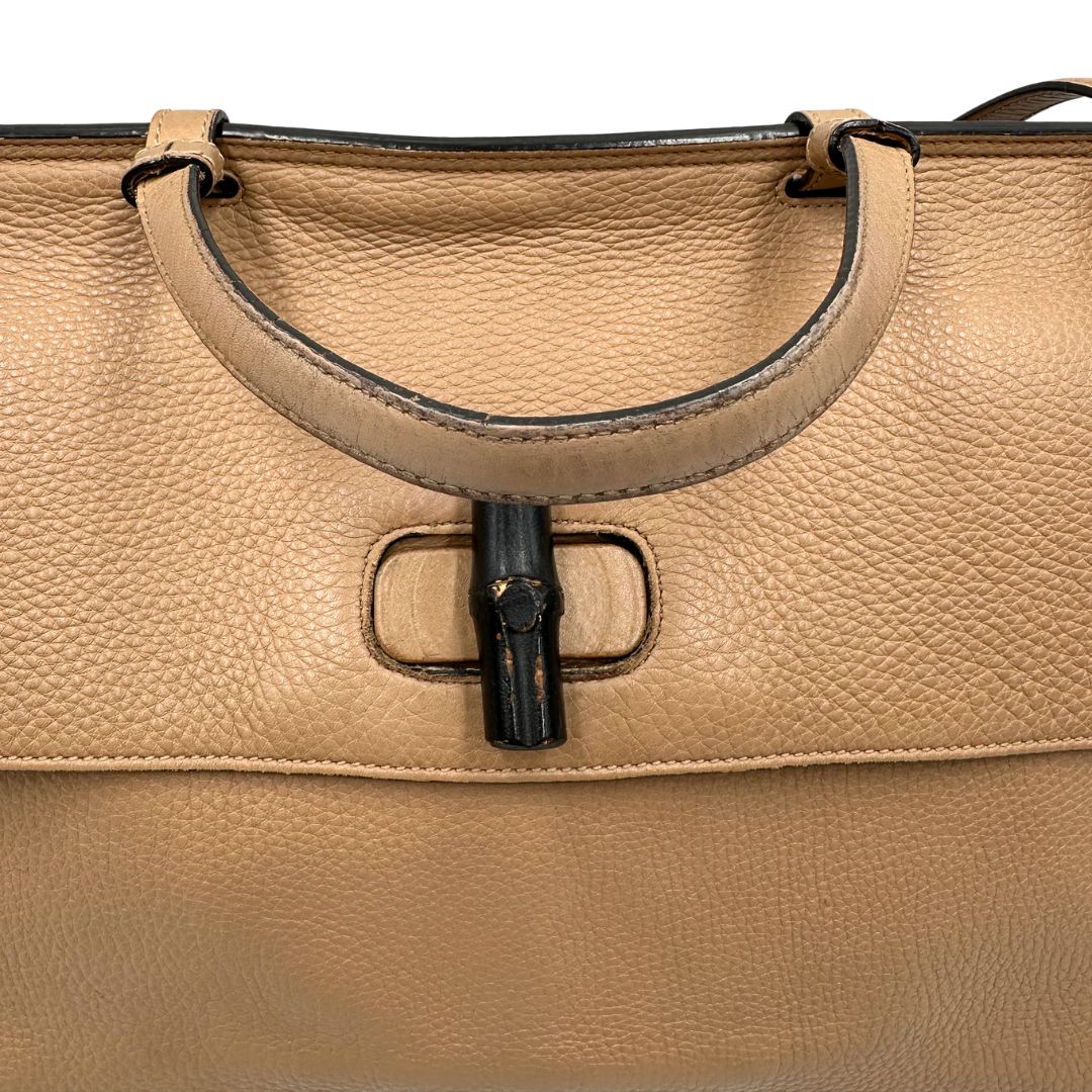 manico Morbida Gucci pelle beige con dettaglio bamboo sulla chiusura, di lusso, originale, ottime condizioni, usata. 