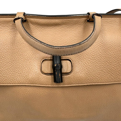 manico Morbida Gucci pelle beige con dettaglio bamboo sulla chiusura, di lusso, originale, ottime condizioni, usata. 