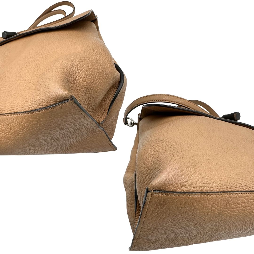 angoli Morbida Gucci pelle beige con dettaglio bamboo sulla chiusura, di lusso, originale, ottime condizioni, usata. 