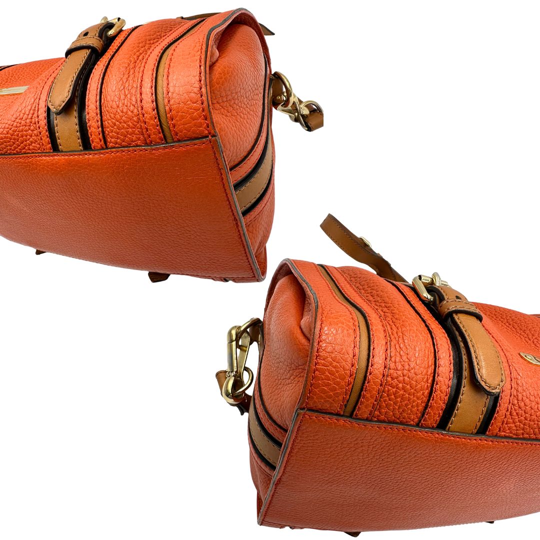 Angoli di un bauletto Burberry arancione usato, originale, in ottime condizioni, second hand.