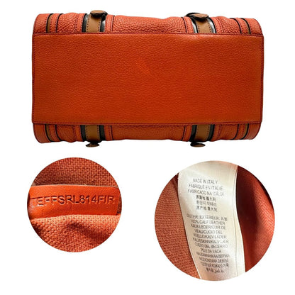 Base e codici di un bauletto Burberry arancione usato, originale, in ottime condizioni, second hand.