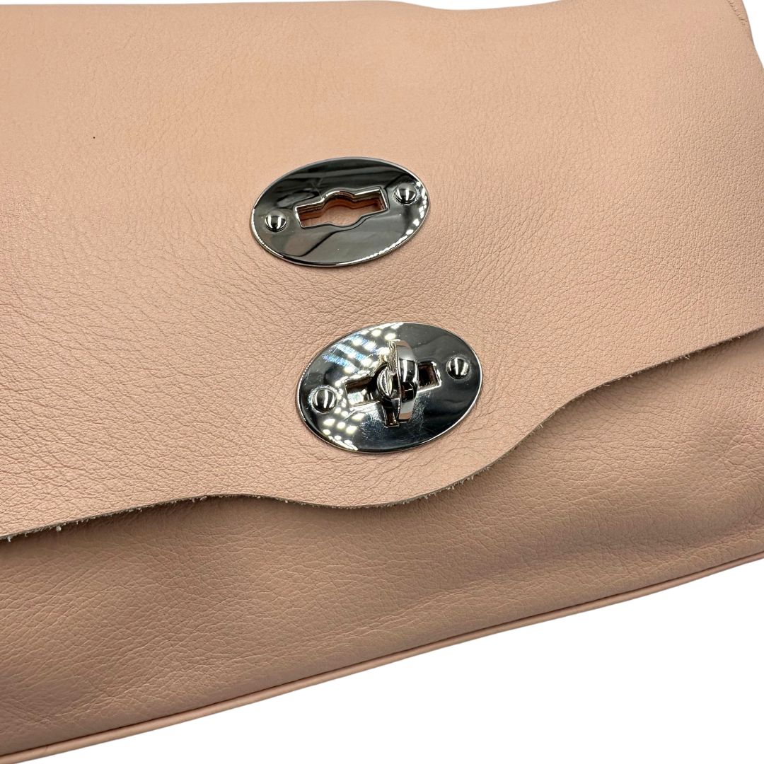 Chiusura di una postina S Zanellato rosa usata, originale, second hand, in ottime condizioni.