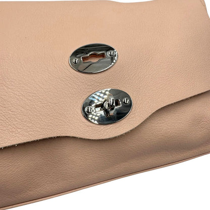 Chiusura di una postina S Zanellato rosa usata, originale, second hand, in ottime condizioni.