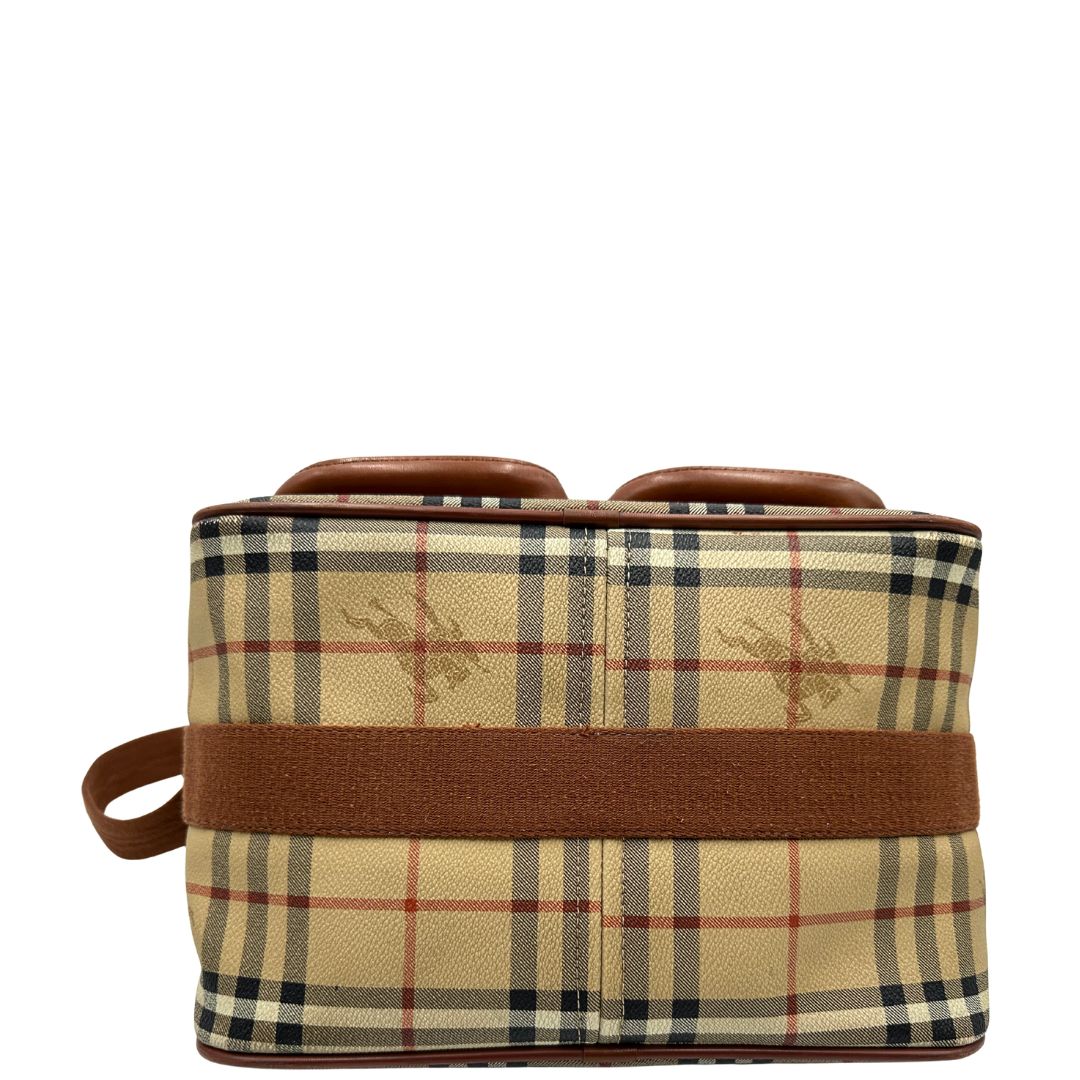 Base di una borsa Burberry trama tartan, con metalleria dorata, usata, originale, second hand, in ottime condizioni.