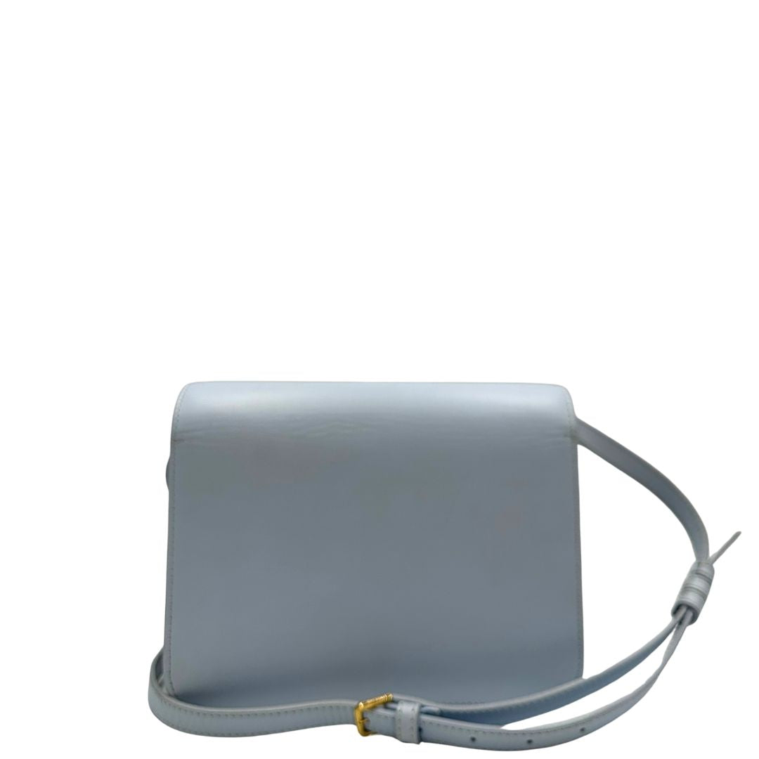 Retro, Borsa Burberry TB in pelle, presenta una silhouette rigida e squadrata con chiusura a&nbsp;fermaglio.