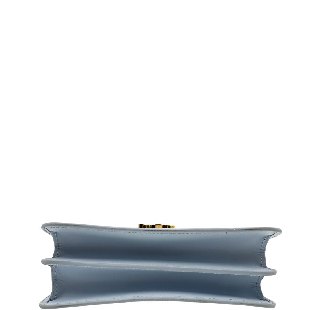 Angoli, Borsa Burberry TB in pelle, presenta una silhouette rigida e squadrata con chiusura a&nbsp;fermaglio.