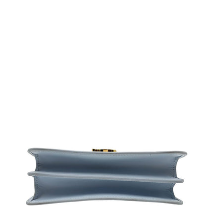 Angoli, Borsa Burberry TB in pelle, presenta una silhouette rigida e squadrata con chiusura a&nbsp;fermaglio.