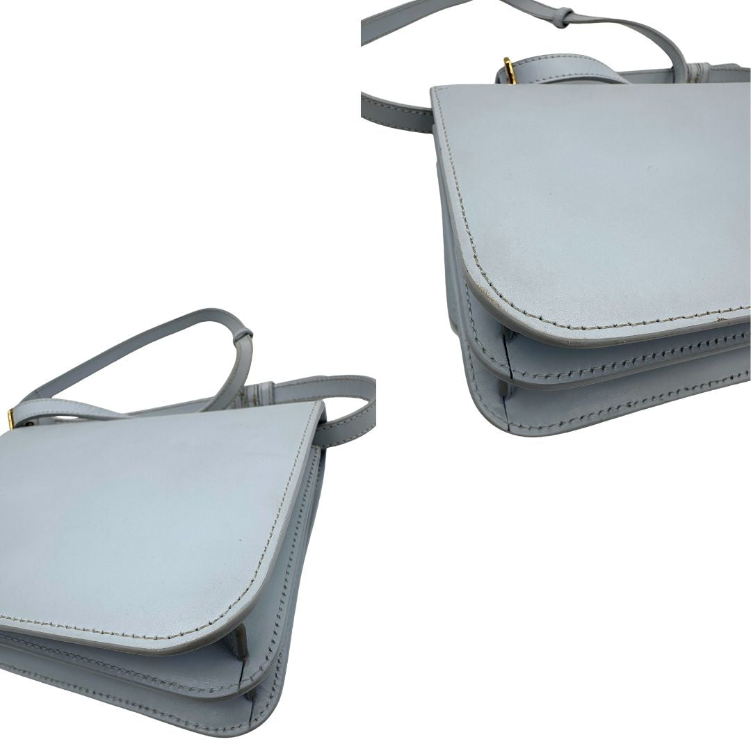 Angoli, Borsa Burberry TB in pelle, presenta una silhouette rigida e squadrata con chiusura a&nbsp;fermaglio.