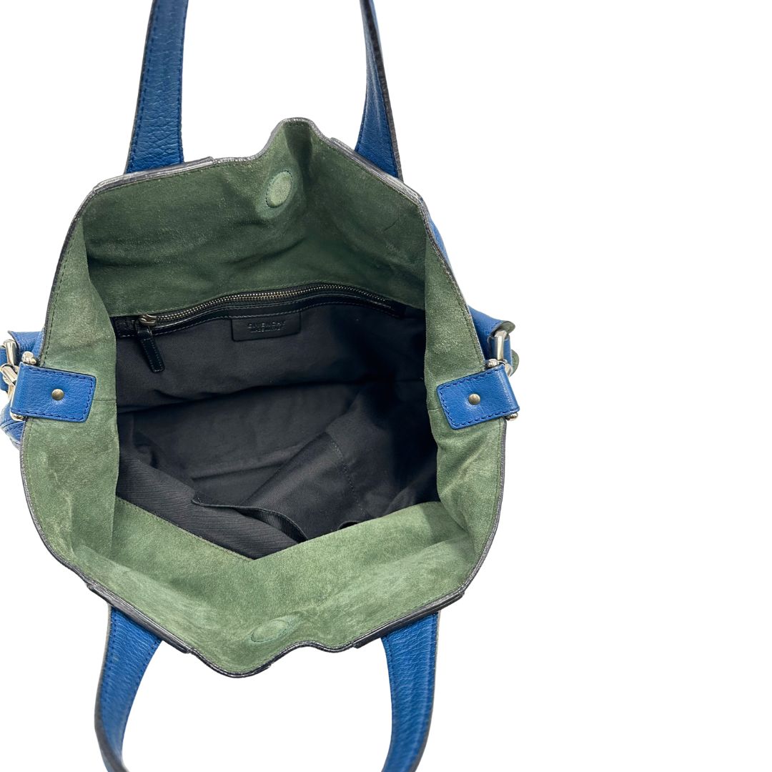 Interno, Borsa Givenchy Nightingale in pelle struttura morbida Capiente. Originale, usata, di lusso, in ottime condizioni