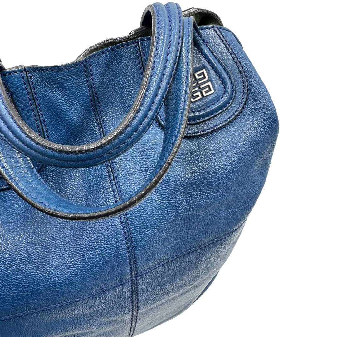 Manici, Borsa Givenchy Nightingale in pelle struttura morbida Capiente. Originale, usata, di lusso, in ottime condizioni