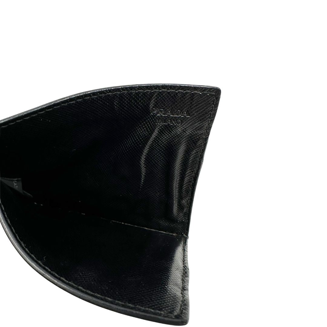 Interno, Portafoglio Prada in pelle Saffiano nera. Originale, usato, di lusso, in ottime condizioni