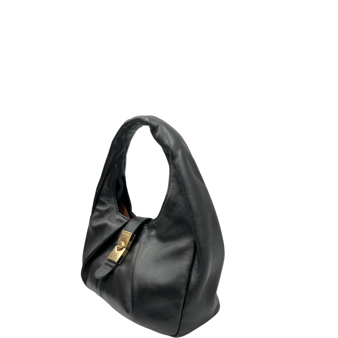 Laterale destro di una borsa modello hobo Borbonese in morbida pelle nera, con metalleria dorata, usata, originale, second hand, in ottime condizioni.