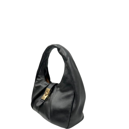 Laterale destro di una borsa modello hobo Borbonese in morbida pelle nera, con metalleria dorata, usata, originale, second hand, in ottime condizioni.