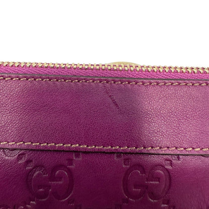 segno Pochette Gucci GG viola con hardware dorato, di lusso, ottime condizioni, usata, originale. 
