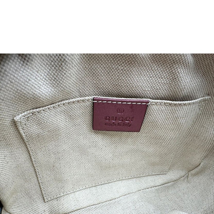 Interno di una tracolla Gucci Microguccissima in color rosa metallizzato, con nappa decorativa con dettaglio bambù