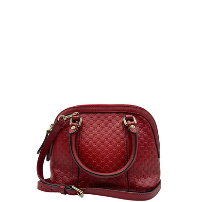 Retro di una tracolla Gucci Microguccissima in color rosso ciliegia, con metalleria dorata, usata, originale, second hand, in ottime condizioni.