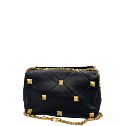 retro Borsa V.G. in pelle nera impreziosita da iconiche borchie piramidali dorate, di lusso, originale, ottime condizioni, usata. 