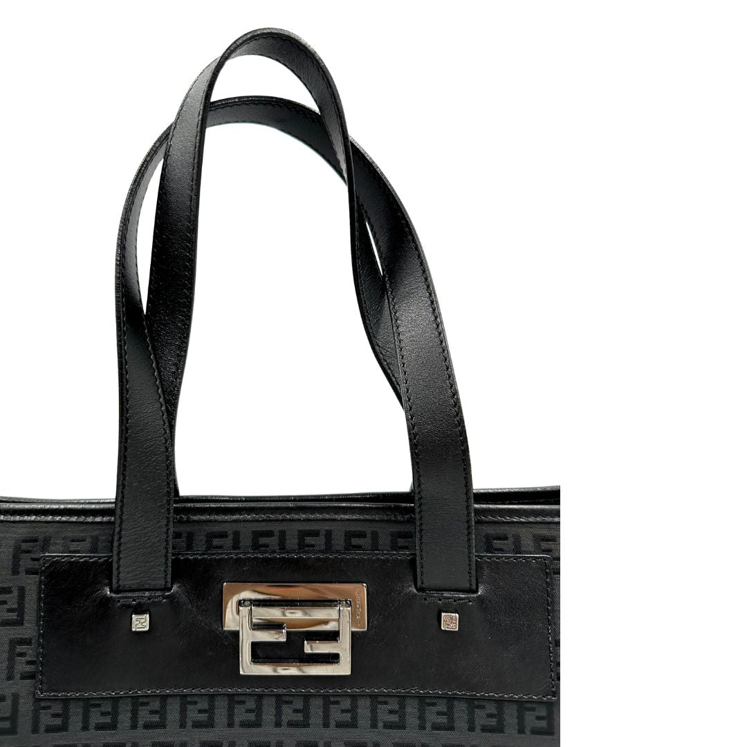 manici Tote Fendi nera con trama Zucchino, di lusso, originale, ottime condizioni, usata. 