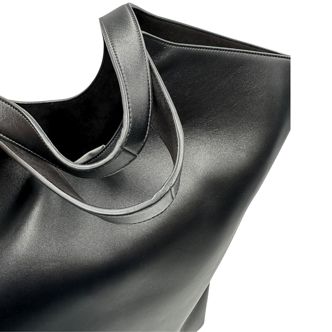 manici Tote Balenciaga in pelle nera, indossabile a spalla, di lusso, originale, ottime condizioni, usata. 