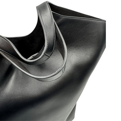 manici Tote Balenciaga in pelle nera, indossabile a spalla, di lusso, originale, ottime condizioni, usata. 