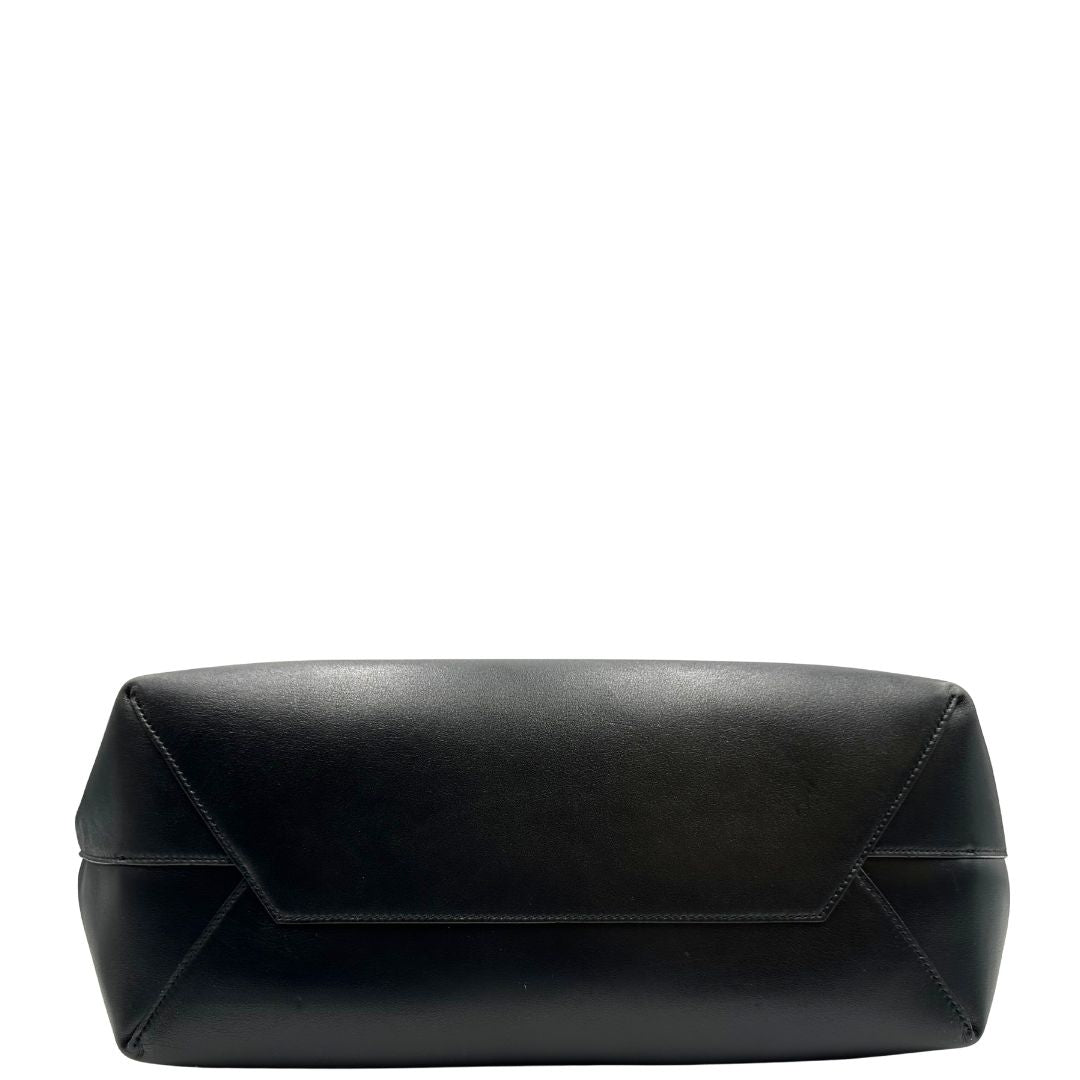 base Tote Balenciaga in pelle nera, indossabile a spalla, di lusso, originale, ottime condizioni, usata. 