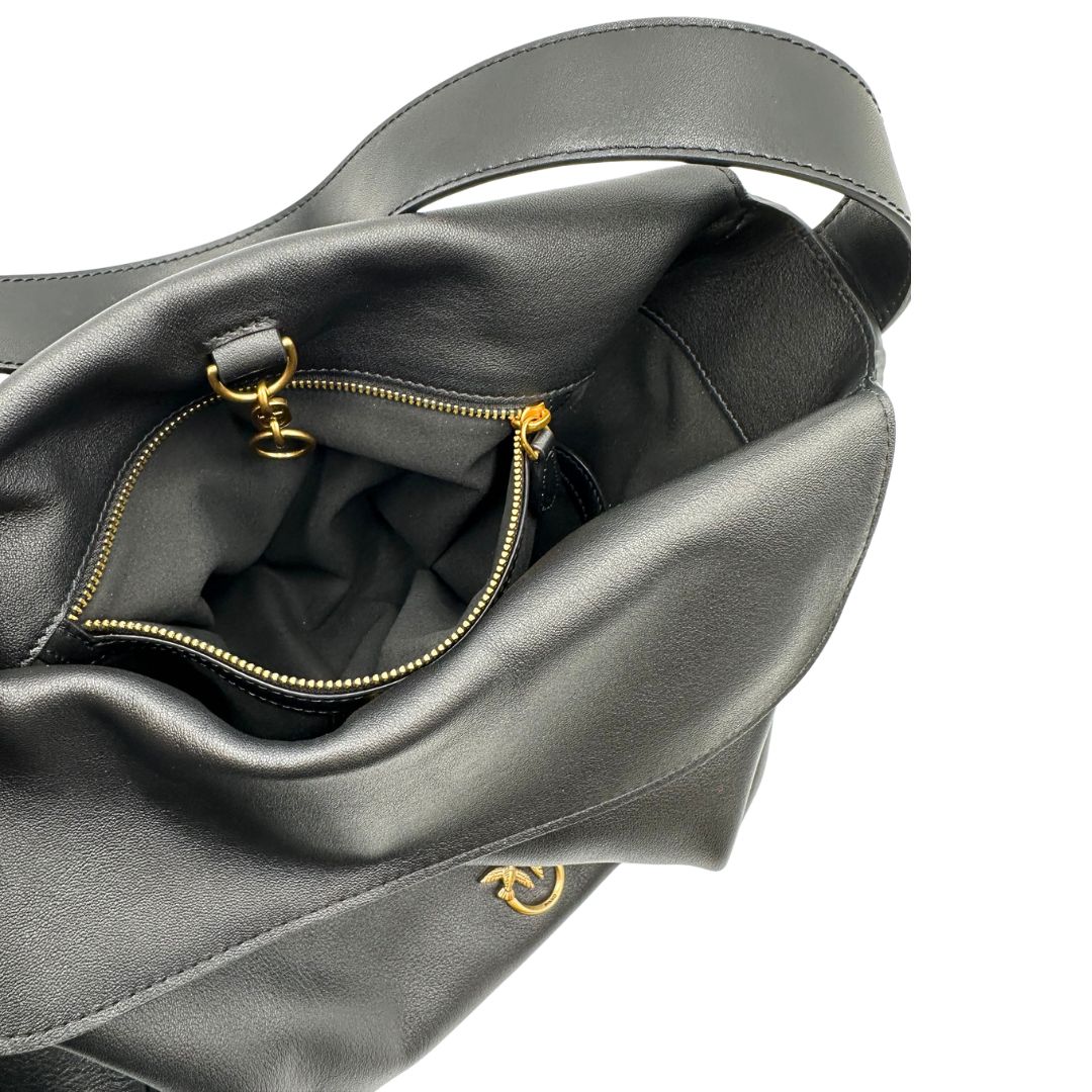 Tasca interna, Borsa Pinko realizzata in morbida pelle nera. Originale, usata, di lusso, in ottime condizioni.