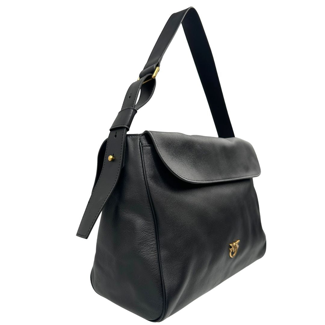 Lato destro, Borsa Pinko realizzata in morbida pelle nera. Originale, usata, di lusso, in ottime condizioni.