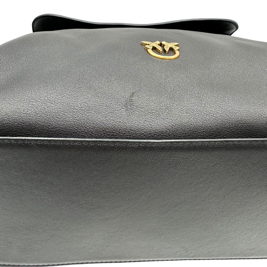 Base, Borsa Pinko realizzata in morbida pelle nera. Originale, usata, di lusso, in ottime condizioni.