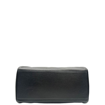 Base, Borsa Pinko realizzata in morbida pelle nera. Originale, usata, di lusso, in ottime condizioni.