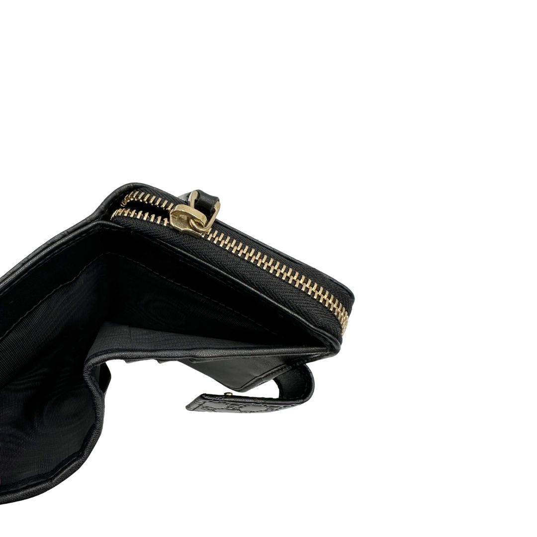 Interno, Portafoglio Gucci in pelle GG nera con hardware dorato. Originale, usato, di lusso, in ottime condizioni.