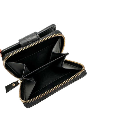 Interno, Portafoglio Gucci in pelle GG nera con hardware dorato. Originale, usato, di lusso, in ottime condizioni.