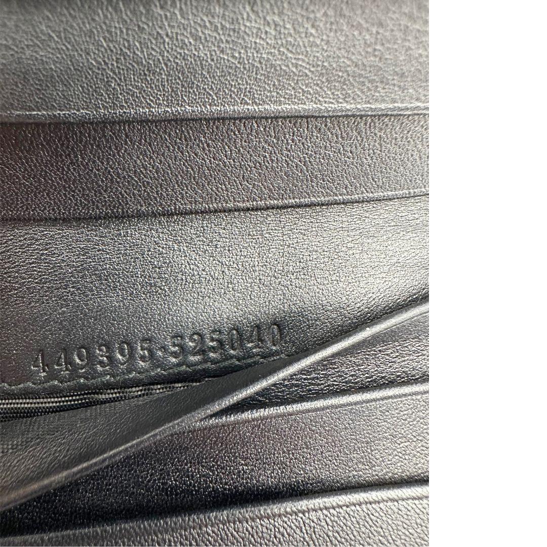 Codice, Portafoglio Gucci in pelle GG nera con hardware dorato. Originale, usato, di lusso, in ottime condizioni.