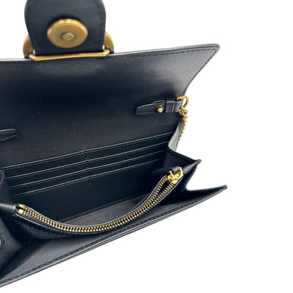 interno Wallet on chain Pinko con tracolla in catena dorata amovibile, di lusso, originale, ottime condizioni, usata. 