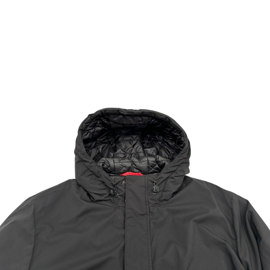 Giubbino nero Fay in 100% poliestere, munito di cappuccio, di lusso, originale, eccellenti condizioni, usato.