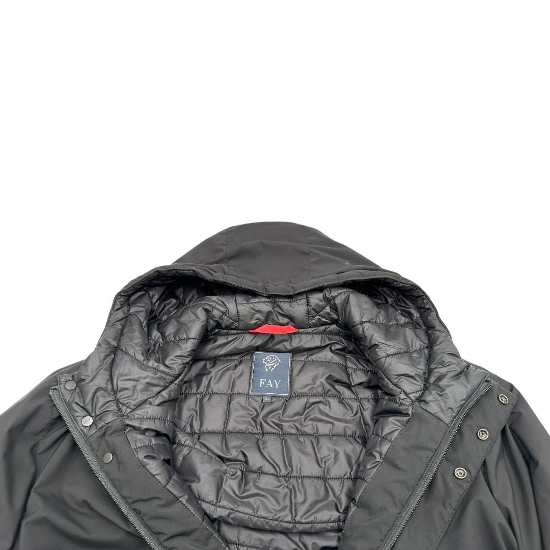 Giubbino nero Fay in 100% poliestere, munito di cappuccio, di lusso, originale, eccellenti condizioni, usato.