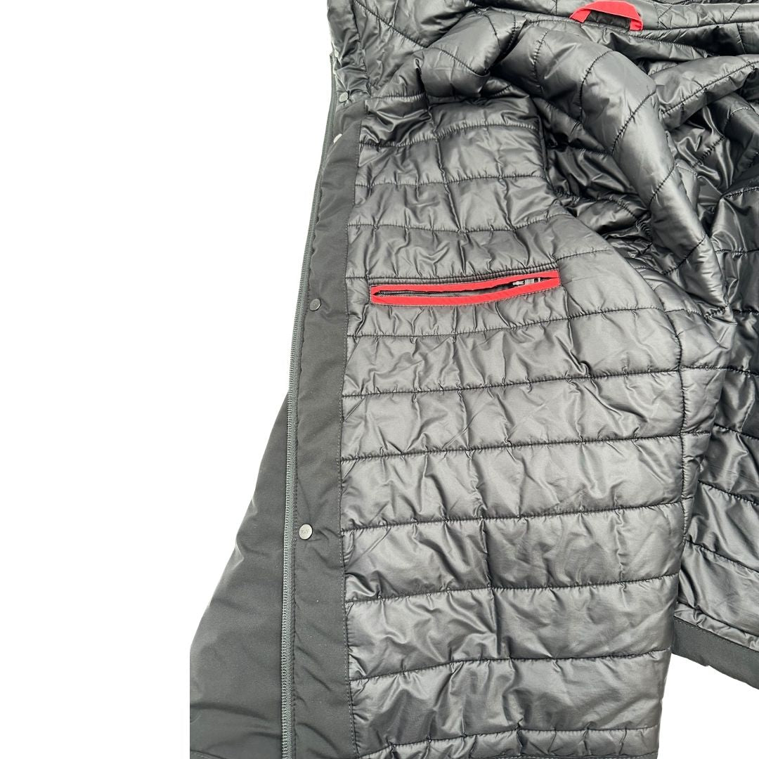 Giubbino nero Fay in 100% poliestere, munito di cappuccio, di lusso, originale, eccellenti condizioni, usato.