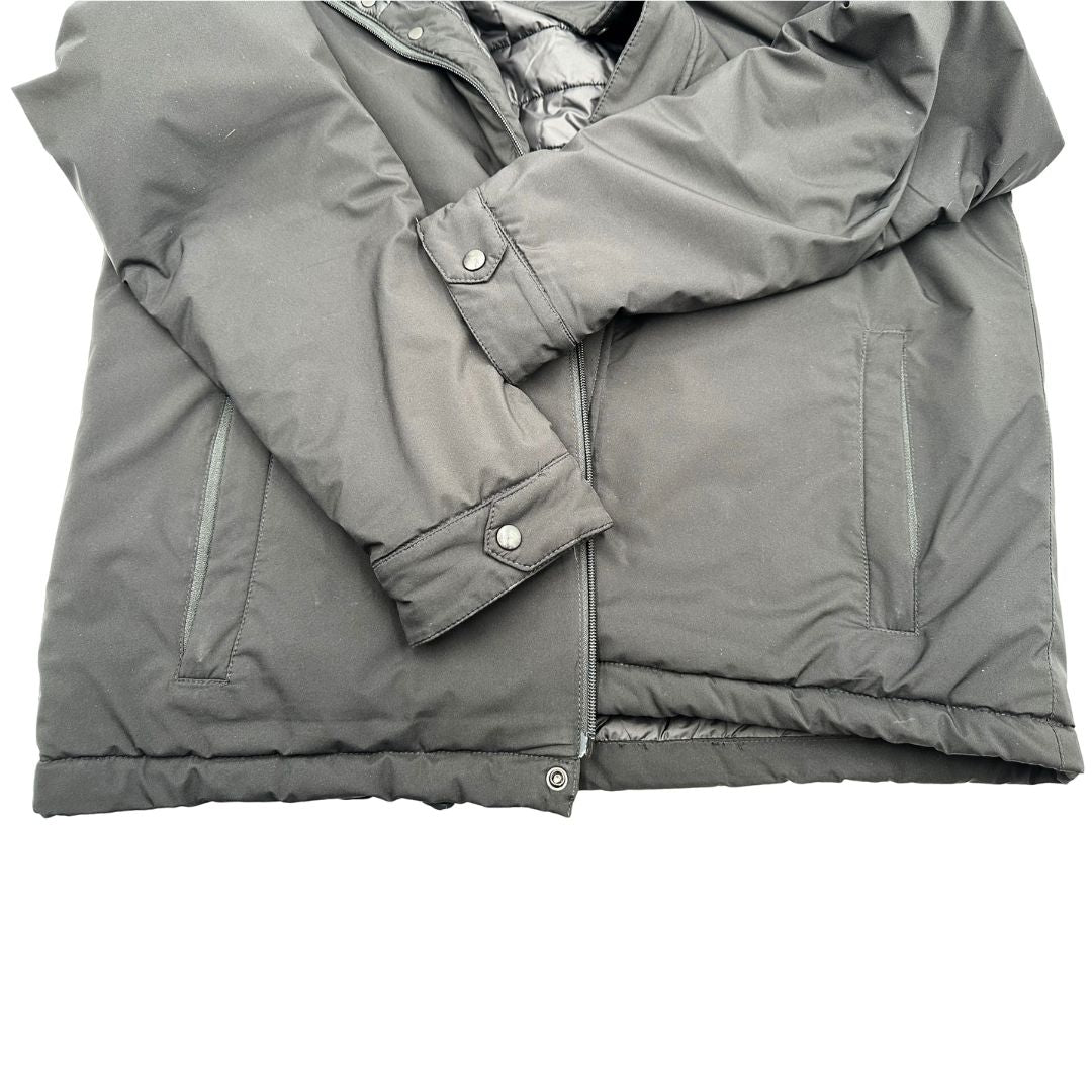 Giubbino nero Fay in 100% poliestere, munito di cappuccio, di lusso, originale, eccellenti condizioni, usato.