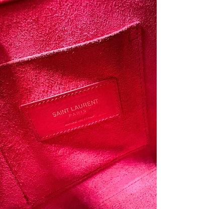 interno  Borsa Saint Laurent in pelle rosa, indossabile a tracolla o a mano, di lusso, originale, ottime condizioni, usata. 