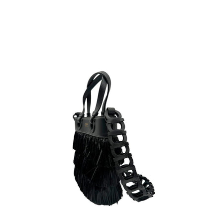 lato  Tote Salvatore Ferragamo in pelle nera impreziosita da frange in rafia, di lusso, originale, ottime condizioni, usata. 