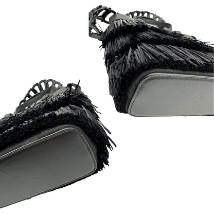 angoli  Tote Salvatore Ferragamo in pelle nera impreziosita da frange in rafia, di lusso, originale, ottime condizioni, usata. 