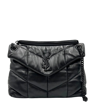 Front di una borsa Saint Laurent in pelle con impunture trapuntate, con parti metalliche in ottone nero, indossabile a spalla o a tracolla, usata, originale, second hand, in ottime condizioni.