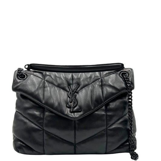 Front di una borsa Saint Laurent in pelle con impunture trapuntate, con parti metalliche in ottone nero, indossabile a spalla o a tracolla, usata, originale, second hand, in ottime condizioni.