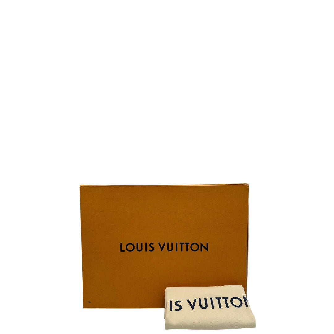 corredo Borsa CarryAll MM  realizzata in tela Monogram e rifinita in pelle naturale, di lusso, originale, ottime condizioni, usata. 