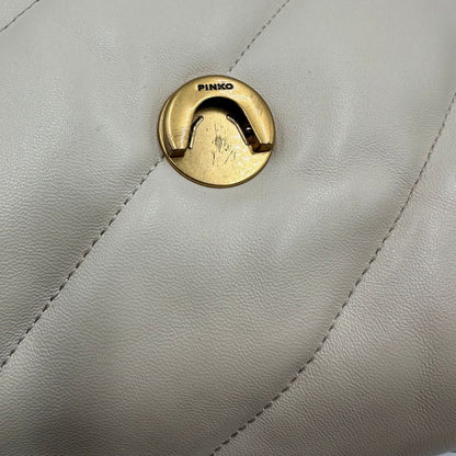 bottone  Borsa Pinko realizzata in morbida pelle bianca matelassè, di lusso, originale, ottime condizioni, usata. 